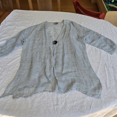 Chaqueta Mujer Marca Chalet Pequeña Blazer Lino Azul Claro con Botón Negro  Foto 1 de 4