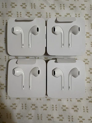 Lote de 4 NUEVOS Auriculares Originales Apple A1748 con Conector Lightning para iPhones Foto 1 de 4