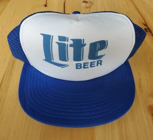 De Colección Miller Lite Sombrero de Cerveza Snap Back Azul Blanco Gorra de Camionero Malla Diseñador Universitario - Imagen 1 de 9