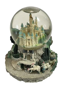 Disney Cinderella Schloss Schneekugel "So This Is Love" KEIN AUFZIEHEN LESEN - Bild 1 von 13