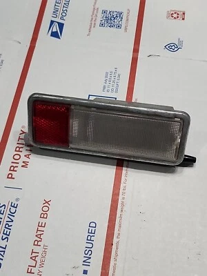 90-97 Lincoln Town Car puerta delantera derecha pasajero luz cortesía y arnés. Foto 1 de 2