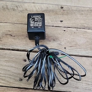 Airtronics NiCd Battery Charger - Model #95030 - Picture 1 of 5
