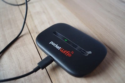 Vodafone Pocket WiFi 4G Mobile Modem Unlocked Portable Hotspot Tested Works Grea - Immagine 1 di 4