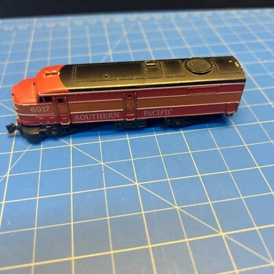 ARNOLD / RAPIDO Southern Pacific "Powered" Diesel Loco #6017 West Germany Tested - Image 1 of 4