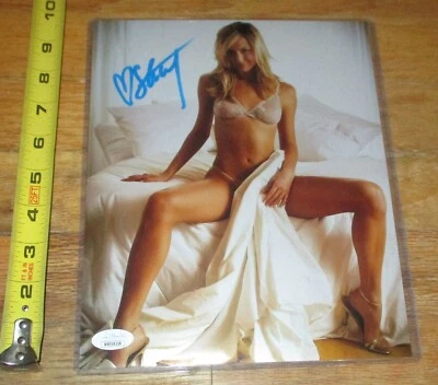 Stacy Keibler Lucha Autografiada 8x10 Foto Metálica Firmada Certificado de Autenticidad JSA WWE Cama Foto 1 de 2