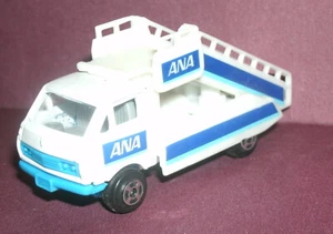 1/64 Scale Mitsubishi Canter Aircraft Stair Truck Diecast GSE Vehicle (3") Welly - Picture 1 of 7