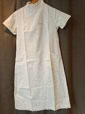 ancienne blouse d'infirmière , blanche , fermeture dos / R 305 