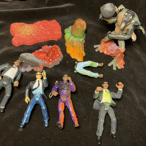 VINTAGE 1997 MEN IN BLACK CPI TOYS PARTS LOT OF NINE PIECES Cover