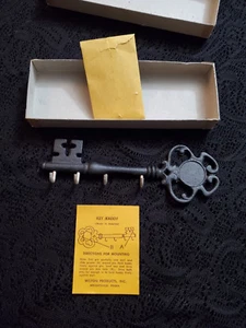 NIB Vintage Wilton Products, Inc. Cast Iron "Key Kaddy" Hanging Key Hook - Picture 1 of 4