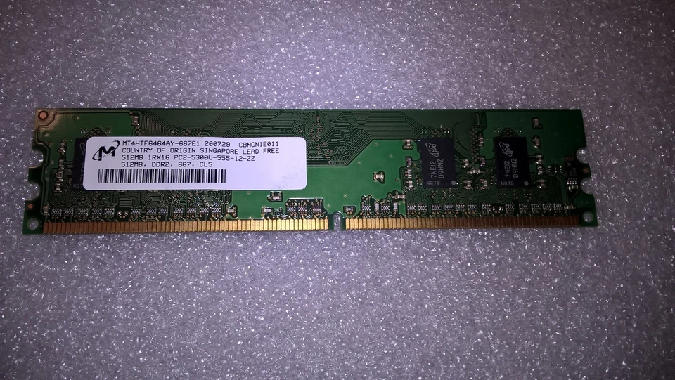 Memoria DDR2 Micron MT4HTF6464AY-667E1 512MB PC2-5300 667MHz CL5 240 Pin - Immagine 1 di 1