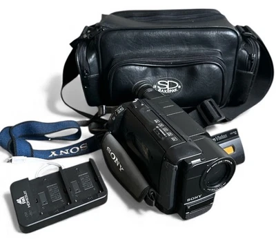 SONY CCD-TRV3E Video8 Tape Digital Video Camera HandyCam With Case [Grade B] - Image 1 of 4