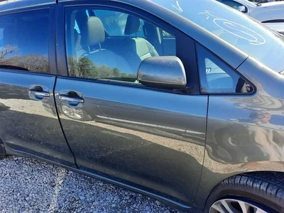 15-20 TOYOTA SIENNA OEM FRONT DOOR GREEN PASSENGER RIGHT  - Image 1 of 4