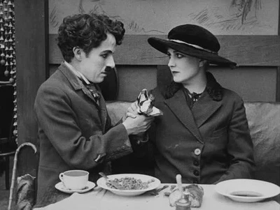 Charlie Chaplin in The Immigrant (1917) on Standard 8mm, Blackhawk Films Foto 1 de 3