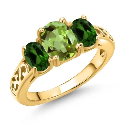 Anillo de plata enchapado en oro amarillo de 18 quilates con diopsido cromado verde peridoto verde de 2,52 quilates Foto 1 de 4