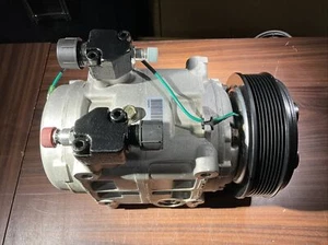 NOS QUE QP-31-1728 MRAP M-ATV Truck Bus A/C Compressor 8-Groove 3853936 - Foto 1 di 5