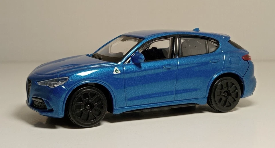 Bburago 01277 Alfa Romeo STELVIO "Met Blu" - METAL Scala 1:43 - Immagine 1 di 2