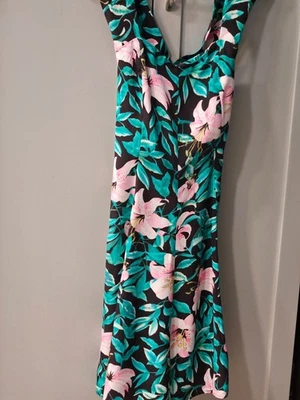 Vestido de verão floral vintage com alças cruzadas - Imagem 1 de 4