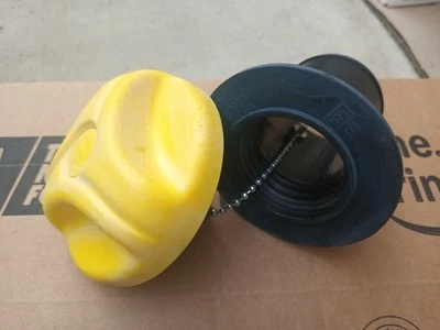 Tapa de gas amarilla con cuello de llenado con cadena de combustible SEADOO 1995 XP SEA DOO Foto 1 de 4