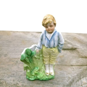 Antike deutsche Porzellan Überlauf Vase Junge mit Frosch #6388 Germany - Bild 1 von 9