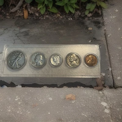 1942 US Mint WW2 Coin Set - Image 1 of 4