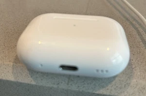 Apple Airpods Pro sans fil 2ème génération + étui de charge éclairage Magsafe - Photo 1 sur 12