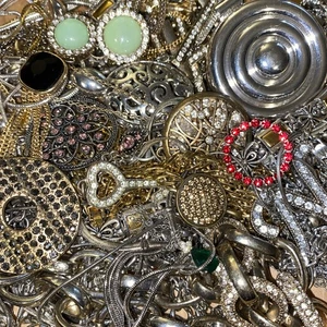 Junk Jewelry Lot - Vintage- Mod Wear, Parts, Repair 2 Lb - Picture 1 of 10