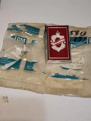 Nuevo de Lote Antiguo 1980 1981 Oldsmobile Starfire Toronado Cubierta de Rueda Emblema Central. 555820 Foto 1 de 2