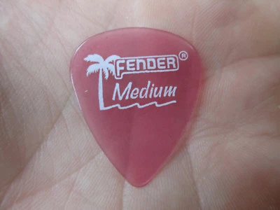25 FENDER GUITAR PICKS - CALIFORNIA CLEAR 351 TYPE "BURGUNDY MIST" PINK - MEDIUM - Image 1 of 4