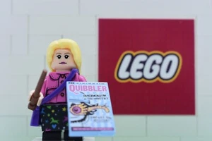 Luna Lovegood - LEGO CMF Harry Potter Series 1 - Colhp5 - Picture 1 of 3