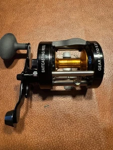 Rover Round Baitcasting Reel - Picture 1 of 12