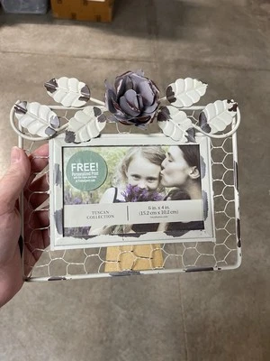 Fetco Tuscan Collection Novela Metal Frame With Flower 6” X 4” Made In India - Image 1 of 4