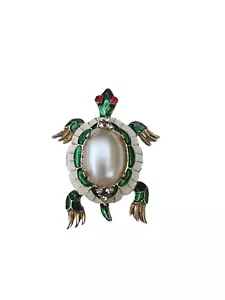 RARE VTG CROWN TRIFARI L'Orient Enameled Turtle Brooch W/Faux Pearl & Red Eyes - Picture 1 of 8