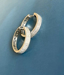 Juego de aros de pendientes de diamantes de 0,50 quilates de oro blanco de 9 quilates de Ernest Jones pavé de 0,5 quilates - Imagen 1 de 12