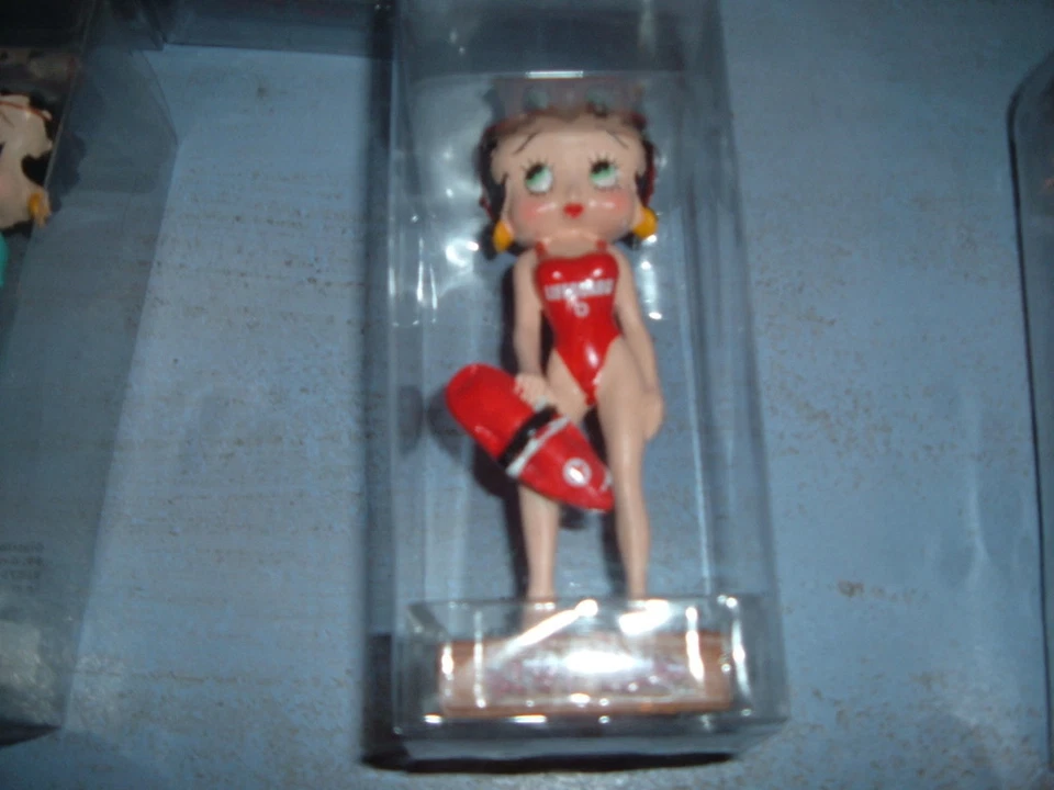 FIGURINE NEUVE EN RESINE BETTY BOOP - MAITRE NAGEUR - Photo 1/1