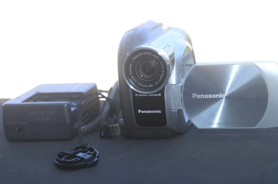 Panasonic VDR-D100 DVD Camcorder 30x Optical Zoom Charger And Battery - Image 1 of 4