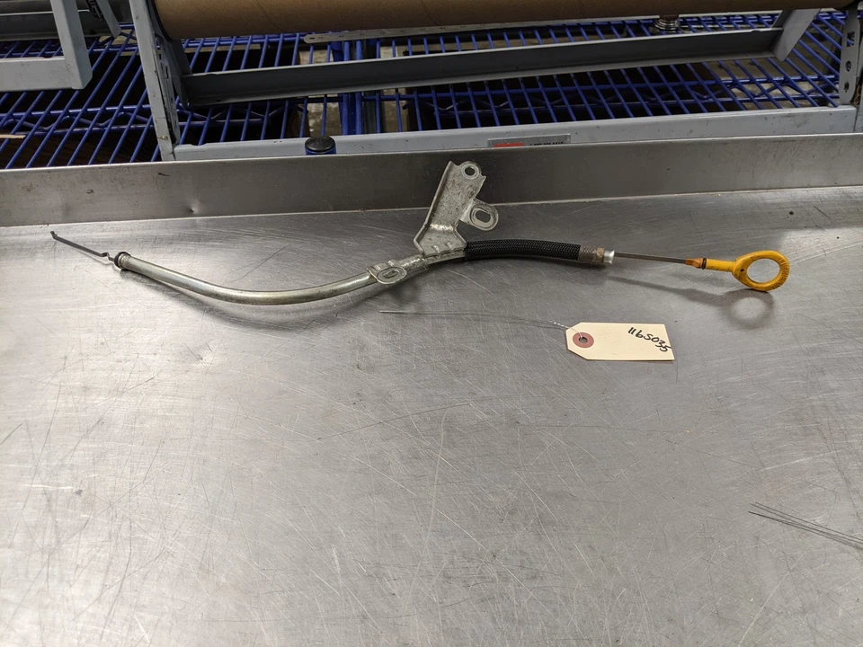 Varilla de medición de aceite de motor con tubo para Toyota Prius C 1.5 12-18 Foto 1 de 4