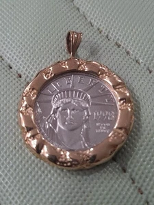 1998 Liberty Coin .9995 Platinum 1/10 Oz Pendant Set in Yellow 14K Gold - Picture 1 of 8
