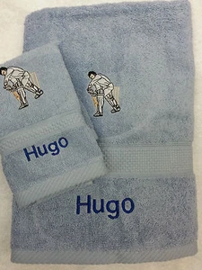 PERSONALISED CRICKETER TOWEL SET CHRISTMAS GIFT HAND TOWEL AND FACE CLOTH - Picture 1 of 1
