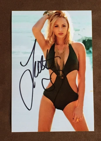 Laura Vandervoort Signed Autograph 6x4 Photo - Supergirl Cover
