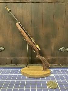 Handgefertigte Miniatur Steampunk Strahlengewehr Gewehr Skulptur mit Ständer im Maßstab 1:6 - Bild 1 von 13