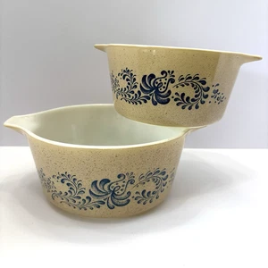 Vintage Pyrex Gehöft hellbraun und blau 473 und 474 Schüsseln 2er Set ohne Deckel - Bild 1 von 4