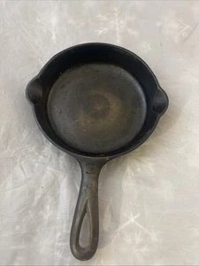 Vintage GRISWOLD Cast Iron SKILLET #3 709 A LARGE BLOCK LOGO - Picture 1 of 5