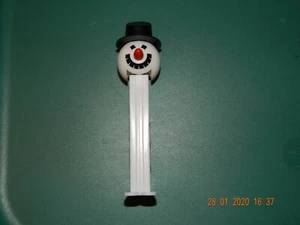 SNOWMAN PEZ CANDY DISPENSER WITH FEET WHITE & BLACK HOLIDAY COLLECTORS ITEM  - Picture 1 of 5