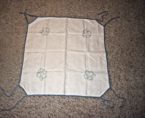 Vintage Linen Card Tablecloth Cover Embroidery 4 Leaf Clover 32” Square - Picture 1 of 7