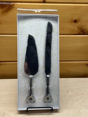 Juego de cuchillos y servidores de corazón Tri Chrome Lillian Rose juego de boda cuchillo para pasteles y servidor Foto 1 de 4