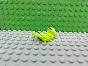 Lego 1 Lime Green 2x4 flared mudguard printed - Picture 1 of 1