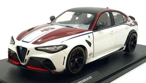 Solido 1/18 Scale S1806907 - 2023 Alfa Romeo Giulia GTA - Bianco/Rosso - Picture 1 of 5