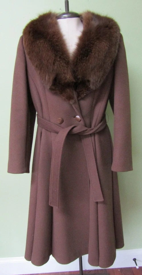 ABRIGO DE LANA MARRÓN VINTAGE CON CUELLO DE PIEL / EXCELENTE ESTADO / BUSTO 40" Foto 1 de 4