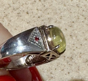 GREEN STAR SAPPHIRE .925 STERLING SILVER RING SIZE 8 WITH RED STONE ACCENTS - Picture 1 of 7