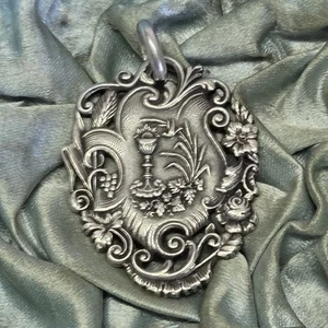 03K36 Medaglia Comunione Art Nouveau Intagliato Argento Massiccio Puro Cinghiale - Bild 1 von 6